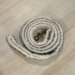 UGG Dog Leash and Collar. Size Medium. Gray and White